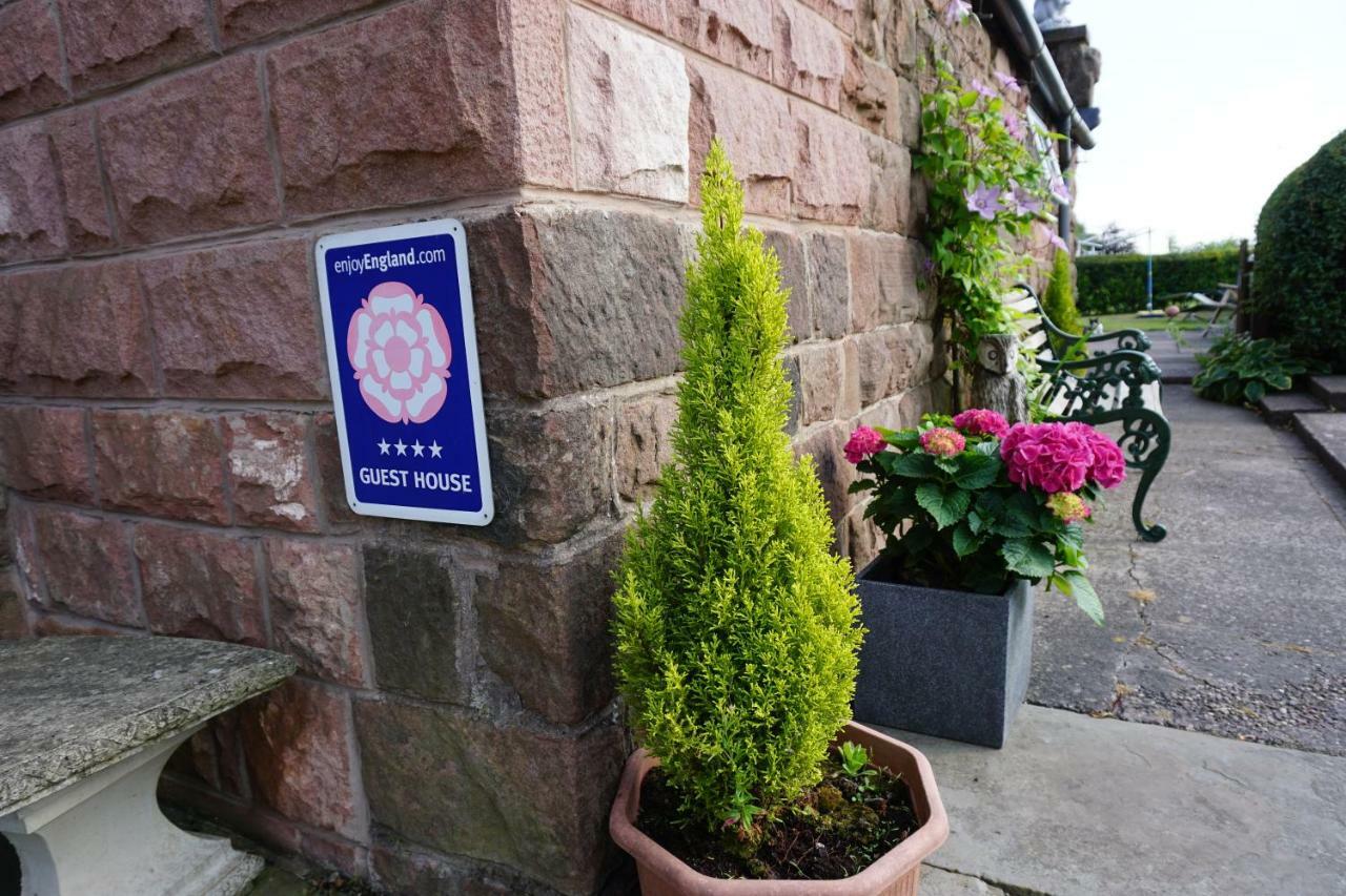 Biddulph  Chapel Croft Guest House מראה חיצוני תמונה
